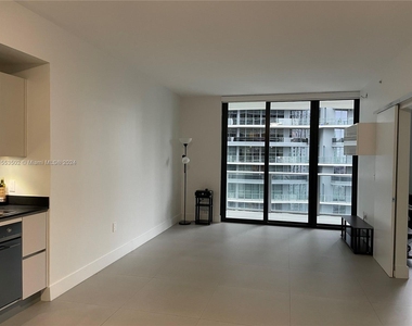 1010 Brickell Ave - Photo Thumbnail 7