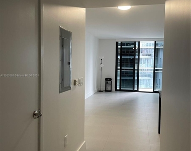 1010 Brickell Ave - Photo Thumbnail 6