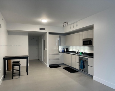 1010 Brickell Ave - Photo Thumbnail 9