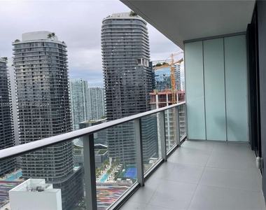 1010 Brickell Ave - Photo Thumbnail 3