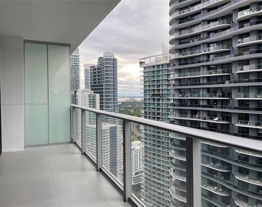 1010 Brickell Ave - Photo Thumbnail 2