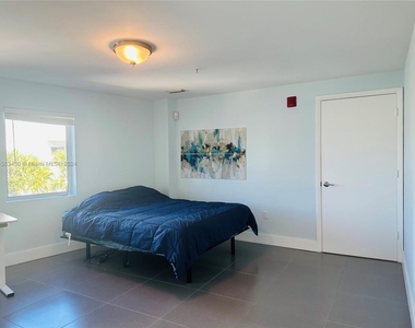 7700 Collins Ave - Photo Thumbnail 25