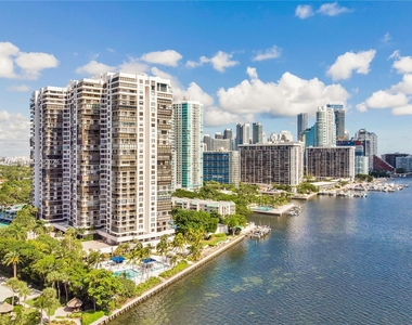 2333 Brickell Ave - Photo Thumbnail 32