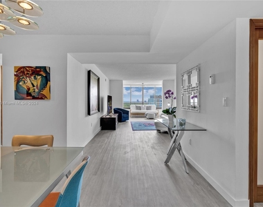 2333 Brickell Ave - Photo Thumbnail 0