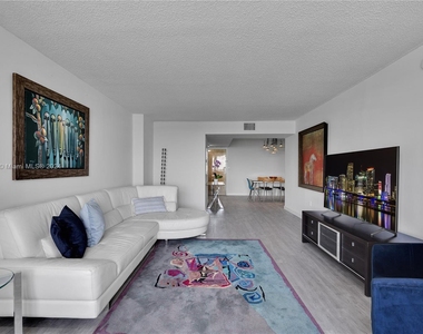 2333 Brickell Ave - Photo Thumbnail 9