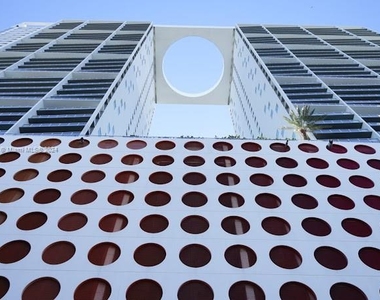 500 Brickell Ave - Photo Thumbnail 0