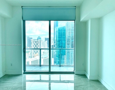 500 Brickell Ave - Photo Thumbnail 9