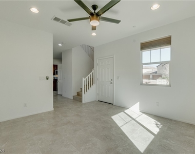 669 Swift Eagle Avenue - Photo Thumbnail 3