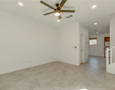 669 Swift Eagle Avenue - Photo Thumbnail 2