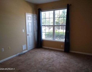 411 Sophee Lane - Photo Thumbnail 7