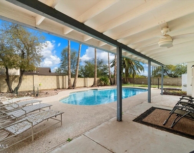 2344 E Desert Cove Avenue - Photo Thumbnail 16