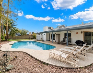 2344 E Desert Cove Avenue - Photo Thumbnail 17