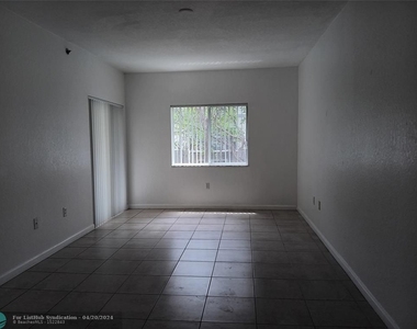 2901 Riverside Dr - Photo Thumbnail 4