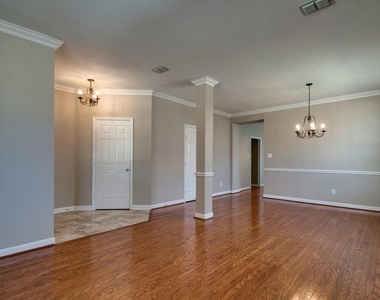 2717 Silver Maple Court - Photo Thumbnail 4