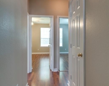 2717 Silver Maple Court - Photo Thumbnail 20