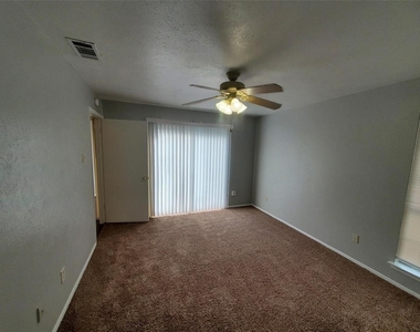 1402 Butterfield Drive - Photo Thumbnail 10