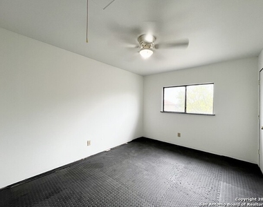 10722 Vollmer Ln - Photo Thumbnail 16