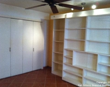 8033 N New Braunfels Ave - Photo Thumbnail 14