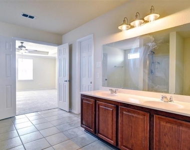 7545 Sienna Ridge Lane - Photo Thumbnail 4