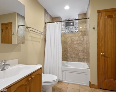 1631 W Wolfram Street - Photo Thumbnail 14