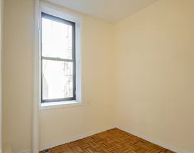 405 West 52nd Street - Photo Thumbnail 4