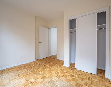 405 West 52nd Street - Photo Thumbnail 9