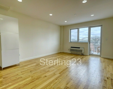 23-15 Astoria Boulevard - Photo Thumbnail 5