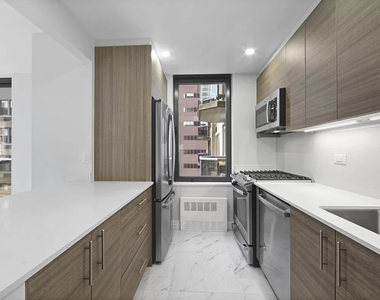 237 West 48th Street - Photo Thumbnail 5