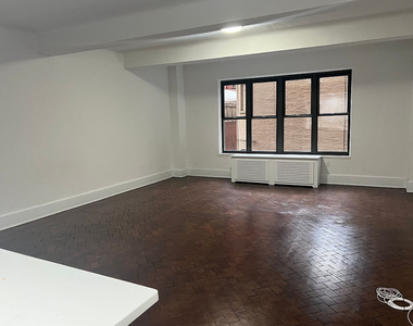 Upper West Side Studio Apartment for Rent - No Fee - Photo Thumbnail 0