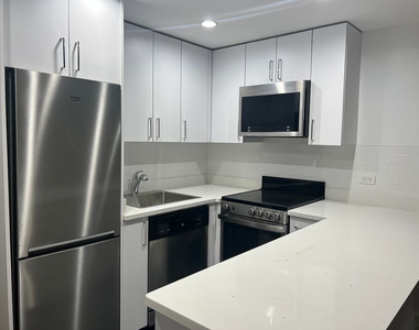 Upper West Side Studio Apartment for Rent - No Fee - Photo Thumbnail 2