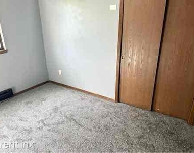 2005 W Linwood Ave Unit 2 - Photo Thumbnail 9