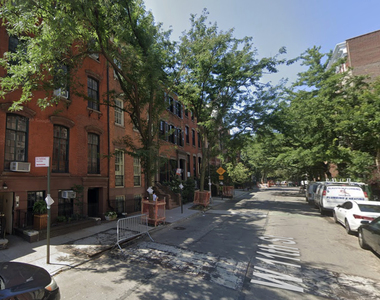 209 West 11th Street - Photo Thumbnail 6