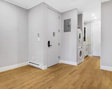 E 80th - Upper East Side Apartments - Photo Thumbnail 2