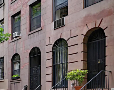 E 80th - Upper East Side Apartments - Photo Thumbnail 6