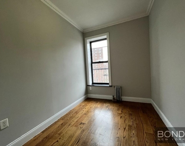 212 East 105th Street - Photo Thumbnail 4