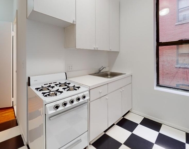 415 East 73 Street - Photo Thumbnail 3