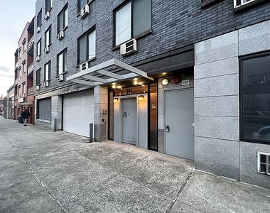 924 Metropolitan Avenue - Photo Thumbnail 19