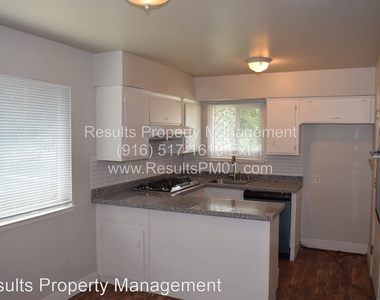 5340 Elsinore Way - Photo Thumbnail 4