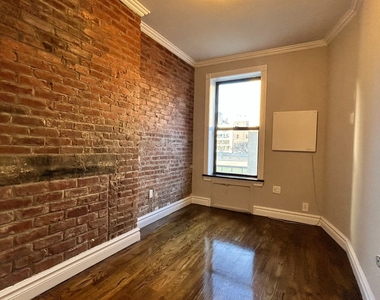 Renovated 2BR in Hell's Kitchen-West 52 Street - Photo Thumbnail 5