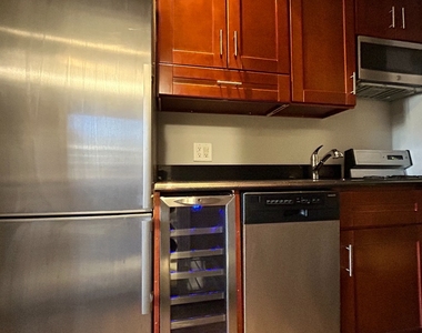  Renovated 2BR in Hell's Kitchen-West 52 Street - Photo Thumbnail 9