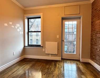  Renovated 2BR in Hell's Kitchen-West 52 Street - Photo Thumbnail 6