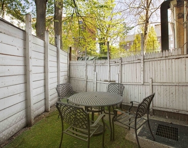 Perry Street - Photo Thumbnail 2