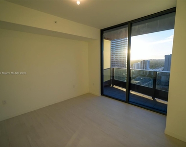 1000 Brickell Plaza - Photo Thumbnail 7