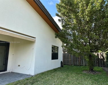 7635 Nw 103rd Pl - Photo Thumbnail 24