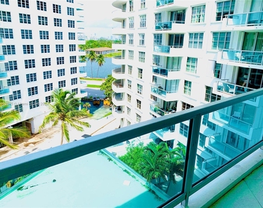 5151 Collins Ave - Photo Thumbnail 1