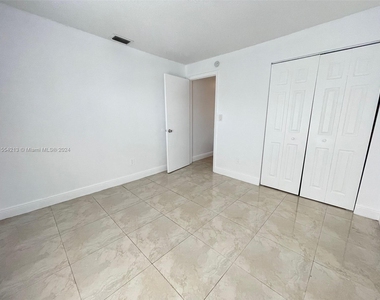 2462 Nw 52nd Ave - Photo Thumbnail 3