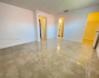 2462 Nw 52nd Ave - Photo Thumbnail 2