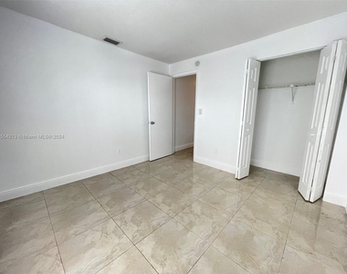 2462 Nw 52nd Ave - Photo Thumbnail 5