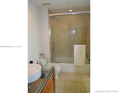 6000 Collins Ave - Photo Thumbnail 6