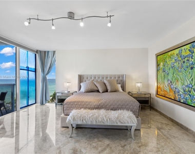 19111 Collins Ave - Photo Thumbnail 12